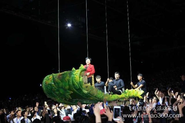 把年會放橫店，舉辦“維密秀”，醫(yī)藥圈都是這樣開年會的。